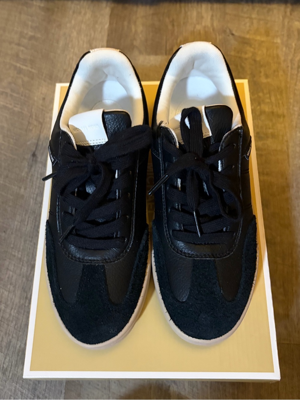 Woman’s Black Low-Top MK Casual Sneakers